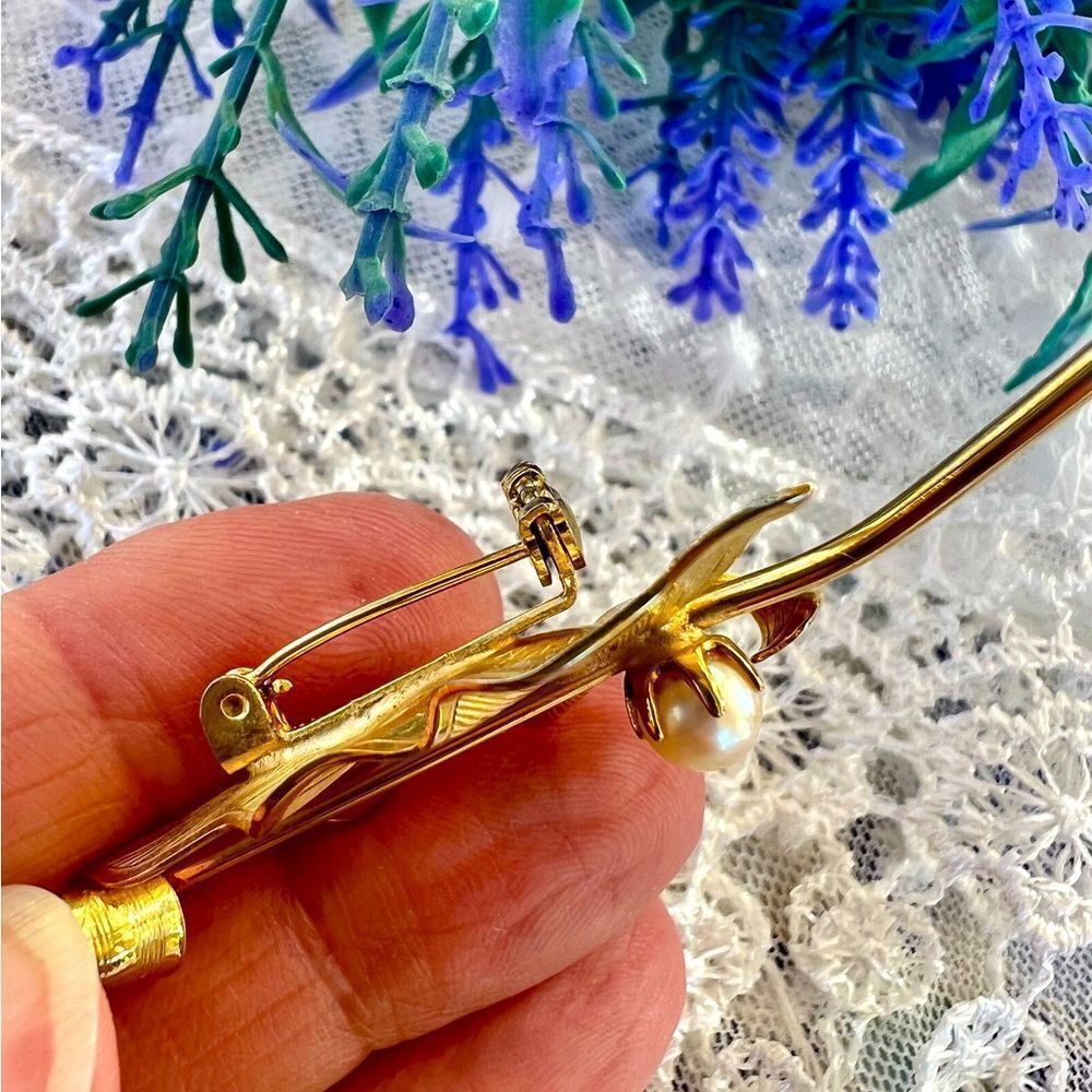 Vintage Midcentury Leaf Brooch with Prong Set Pearl - Picture 4 of 9